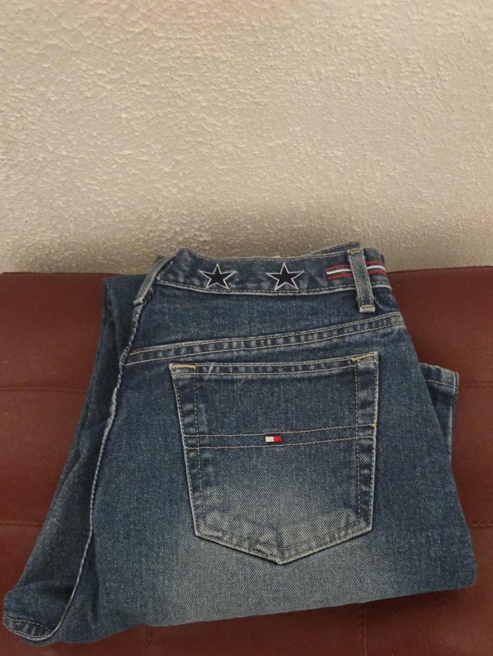 Tommy Hilfiger Women's Mid-Blue Denim Relaxed Jeans with Flag Accent